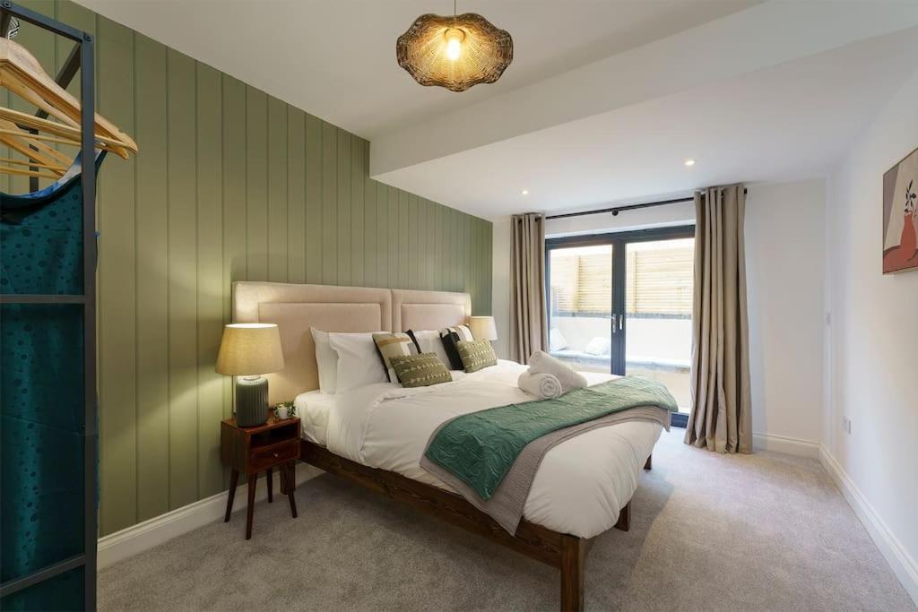 Lilyturf - 2 Bedroom Luxury Apartment By Mint Stays บริสตอล ภายนอก รูปภาพ