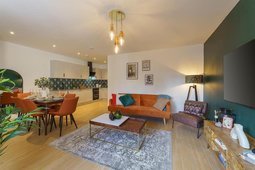 Lilyturf - 2 Bedroom Luxury Apartment By Mint Stays บริสตอล ภายนอก รูปภาพ